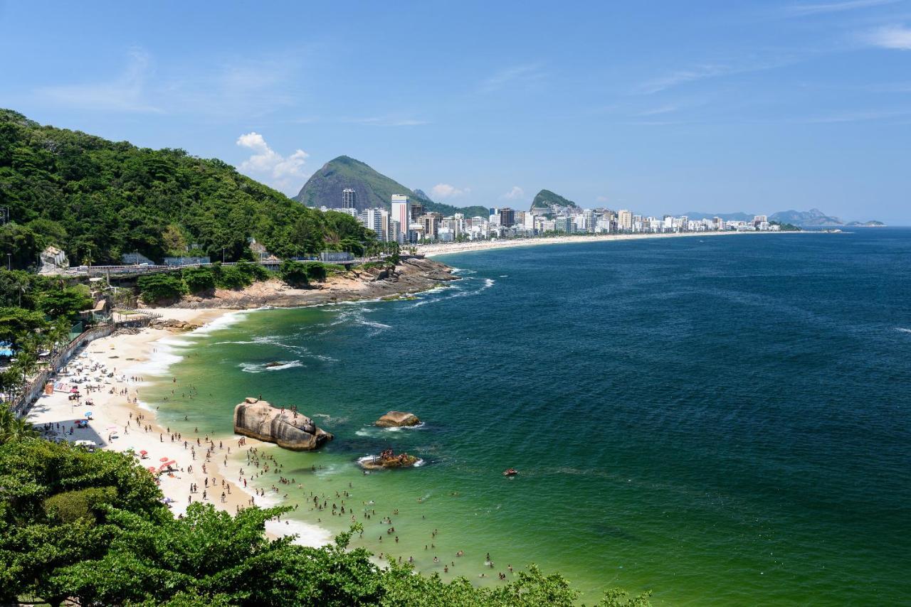 Ocean Blue Moderno: Beachfront Luxury With Stunning Views